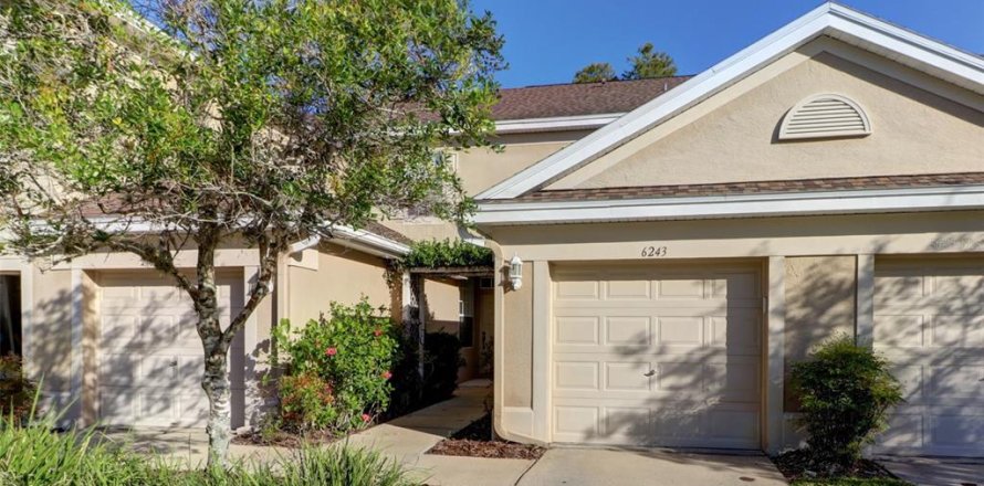 Townhouse in Tampa, Florida 2 bedrooms, 115.2 sq.m. № 2144690