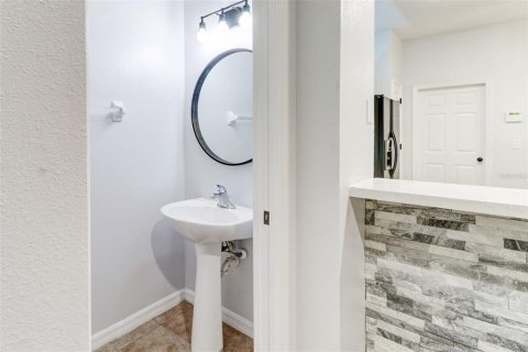 Townhouse in Tampa, Florida 2 bedrooms, 115.2 sq.m. № 2144690 - photo 13