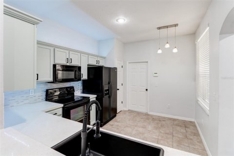 Townhouse in Tampa, Florida 2 bedrooms, 115.2 sq.m. № 2144690 - photo 10