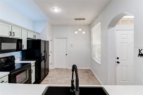 Townhouse in Tampa, Florida 2 bedrooms, 115.2 sq.m. № 2144690 - photo 12