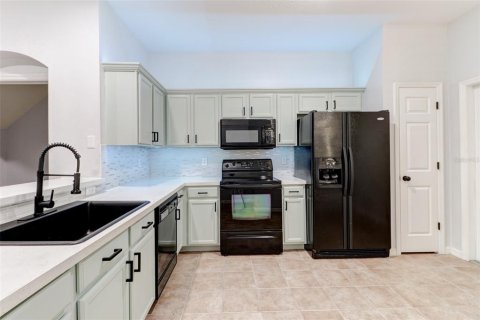Townhouse in Tampa, Florida 2 bedrooms, 115.2 sq.m. № 2144690 - photo 11