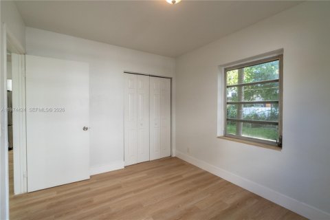 House in Miami, Florida 2 bedrooms, 156.08 sq.m. № 2035999 - photo 11