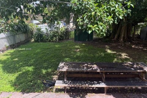 House in Miami, Florida 2 bedrooms, 156.08 sq.m. № 2035999 - photo 25