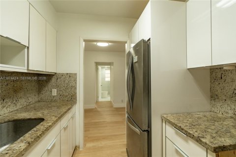 House in Miami, Florida 2 bedrooms, 156.08 sq.m. № 2035999 - photo 21