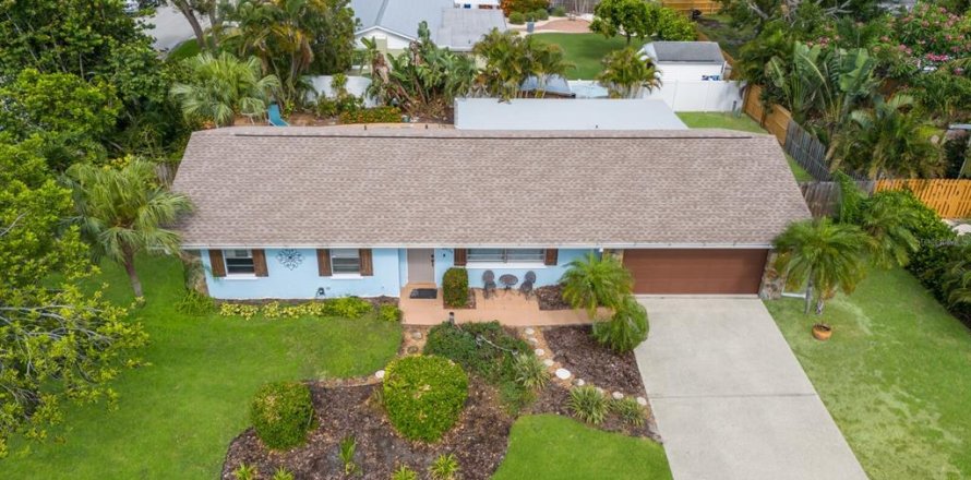 House in Bradenton, Florida 3 bedrooms, 142.33 sq.m. № 2149648