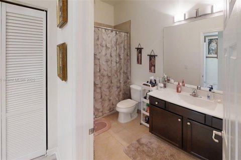 Townhouse in Miami, Florida 3 bedrooms, 180.04 sq.m. № 1804366 - photo 30