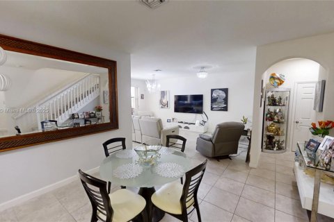 Townhouse in Miami, Florida 3 bedrooms, 180.04 sq.m. № 1804366 - photo 5