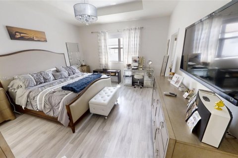 Townhouse in Miami, Florida 3 bedrooms, 180.04 sq.m. № 1804366 - photo 18