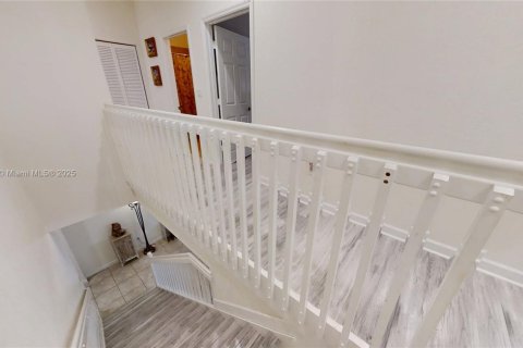 Townhouse in Miami, Florida 3 bedrooms, 180.04 sq.m. № 1804366 - photo 17