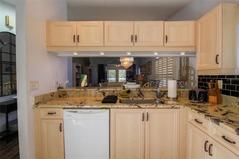 Townhouse in Bradenton, Florida 2 bedrooms, 127.09 sq.m. № 226497 - photo 20
