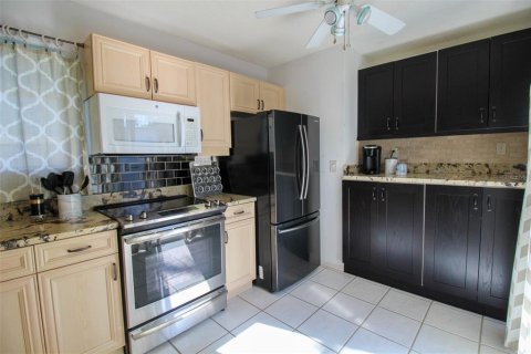 Townhouse in Bradenton, Florida 2 bedrooms, 127.09 sq.m. № 226497 - photo 19