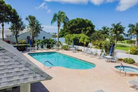 Townhouse in Bradenton, Florida 2 bedrooms, 127.09 sq.m. № 226497 - photo 7