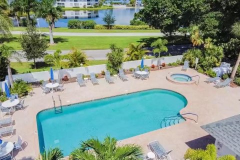 Townhouse in Bradenton, Florida 2 bedrooms, 127.09 sq.m. № 226497 - photo 10