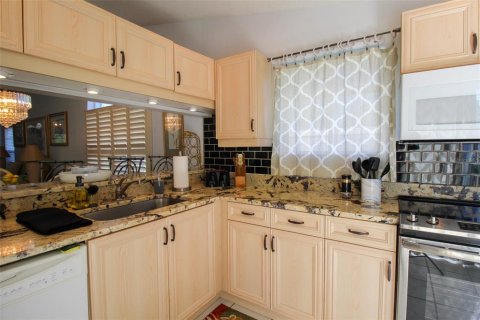 Townhouse in Bradenton, Florida 2 bedrooms, 127.09 sq.m. № 226497 - photo 17