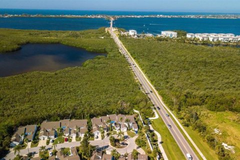 Townhouse in Bradenton, Florida 2 bedrooms, 127.09 sq.m. № 226497 - photo 1