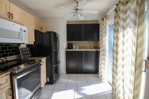 Townhouse in Bradenton, Florida 2 bedrooms, 127.09 sq.m. № 226497 - photo 18