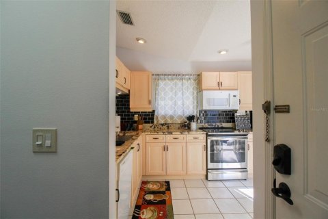 Townhouse in Bradenton, Florida 2 bedrooms, 127.09 sq.m. № 226497 - photo 16