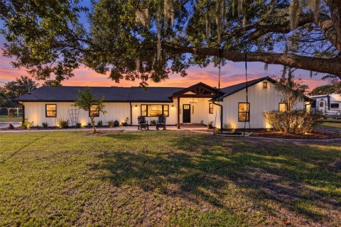 House in Chuluota, Florida 3 bedrooms, 183.67 sq.m. № 2420514