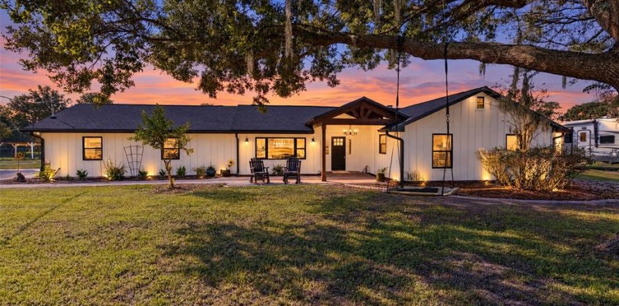 House in Chuluota, Florida 3 bedrooms, 183.67 sq.m. № 2420514