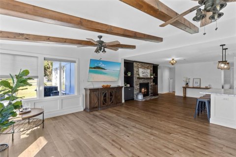 House in Chuluota, Florida 3 bedrooms, 183.67 sq.m. № 2420514 - photo 16