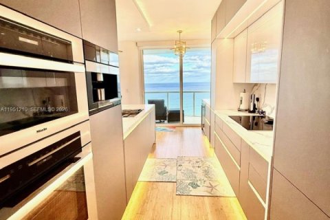 Condominio en alquiler en Miami Beach, Florida, 2 dormitorios, 129.32 m2 № 2011372 - foto 12
