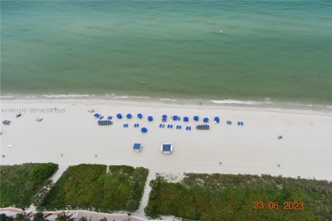 Condominio en Miami Beach, Florida, 2 dormitorios  № 2011372