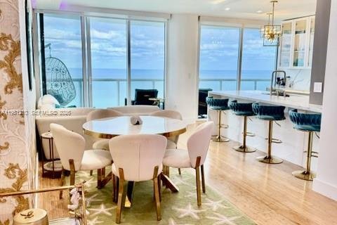 Condominio en alquiler en Miami Beach, Florida, 2 dormitorios, 129.32 m2 № 2011372 - foto 23