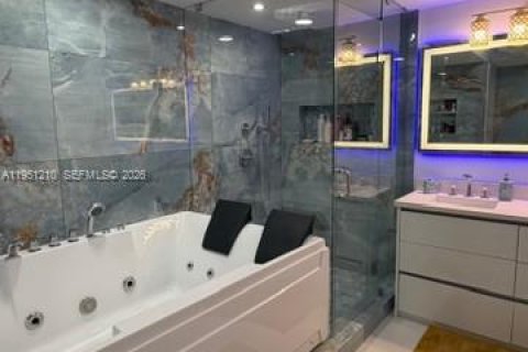 Condominio en alquiler en Miami Beach, Florida, 2 dormitorios, 129.32 m2 № 2011372 - foto 21