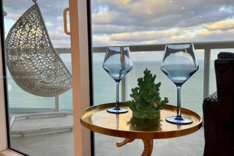 Condominio en alquiler en Miami Beach, Florida, 2 dormitorios, 129.32 m2 № 2011372 - foto 22