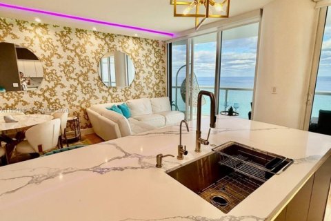 Condominio en alquiler en Miami Beach, Florida, 2 dormitorios, 129.32 m2 № 2011372 - foto 7