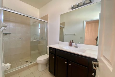 Снять в аренду таунхаус в Хомстед, Флорида 2 спальни, 132.11м2, № 2036181 - фото 25