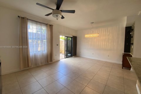 Снять в аренду таунхаус в Хомстед, Флорида 2 спальни, 132.11м2, № 2036181 - фото 11