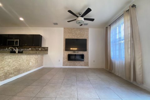 Снять в аренду таунхаус в Хомстед, Флорида 2 спальни, 132.11м2, № 2036181 - фото 5