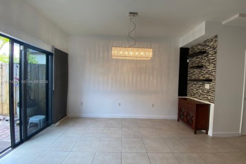 Снять в аренду таунхаус в Хомстед, Флорида 2 спальни, 132.11м2, № 2036181 - фото 8