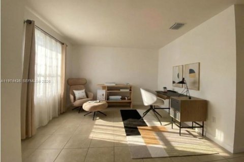 Снять в аренду таунхаус в Хомстед, Флорида 2 спальни, 132.11м2, № 2036181 - фото 17