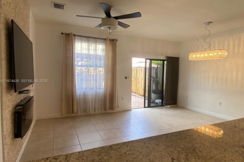 Снять в аренду таунхаус в Хомстед, Флорида 2 спальни, 132.11м2, № 2036181 - фото 13