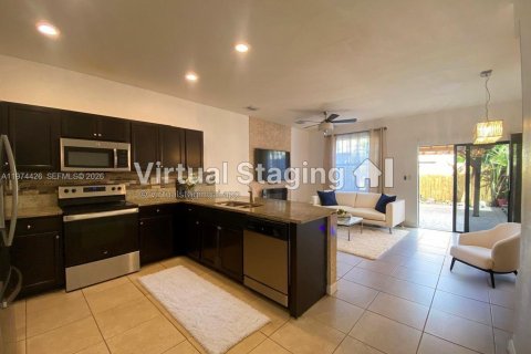 Снять в аренду таунхаус в Хомстед, Флорида 2 спальни, 132.11м2, № 2036181 - фото 2