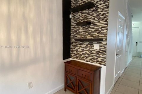 Снять в аренду таунхаус в Хомстед, Флорида 2 спальни, 132.11м2, № 2036181 - фото 9