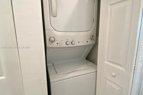 Снять в аренду таунхаус в Хомстед, Флорида 2 спальни, 132.11м2, № 2036181 - фото 30