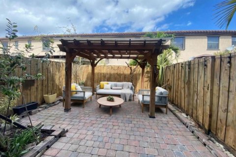 Снять в аренду таунхаус в Хомстед, Флорида 2 спальни, 132.11м2, № 2036181 - фото 14