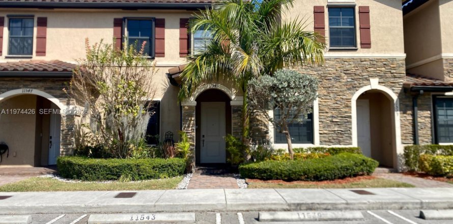 Таунхаус в Хомстед, Флорида 2 спальни, 132.11м2 № 2036181