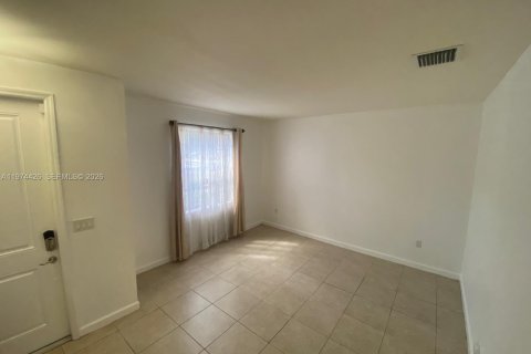 Снять в аренду таунхаус в Хомстед, Флорида 2 спальни, 132.11м2, № 2036181 - фото 22