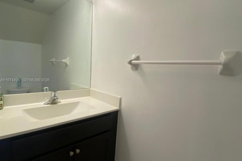 Снять в аренду таунхаус в Хомстед, Флорида 2 спальни, 132.11м2, № 2036181 - фото 16