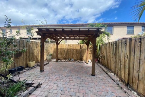 Снять в аренду таунхаус в Хомстед, Флорида 2 спальни, 132.11м2, № 2036181 - фото 15