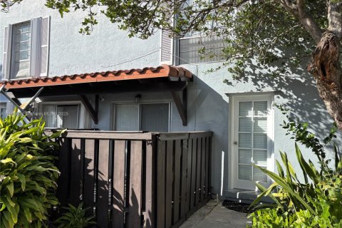Townhouse in Miami, Florida 2 bedrooms, 111.95 sq.m. № 1455458 - photo 18