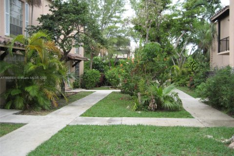 Townhouse in Miami, Florida 2 bedrooms, 111.95 sq.m. № 1455458 - photo 14