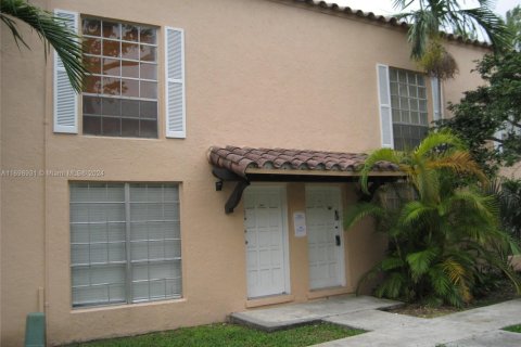 Townhouse in Miami, Florida 2 bedrooms, 111.95 sq.m. № 1455458 - photo 1