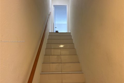 Townhouse in Miami, Florida 2 bedrooms, 111.95 sq.m. № 1455458 - photo 7