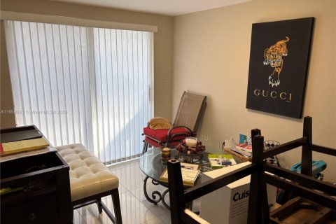 Townhouse in Miami, Florida 2 bedrooms, 111.95 sq.m. № 1455458 - photo 11