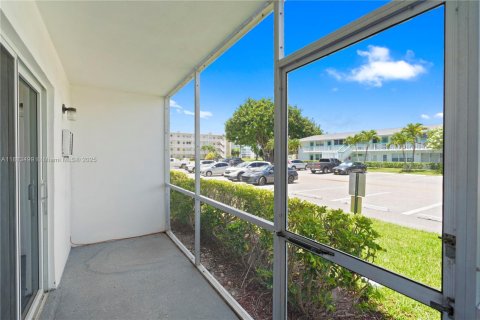 Condo in Deerfield Beach, Florida, 1 bedroom  № 1761712 - photo 17